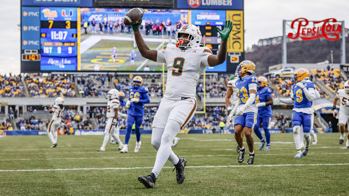 Miami Hurricanes tight end Elija Lofton (9) scores on a pass reception in the endzone in the first half of an NCAA football game against the Pittsburgh Panthers at Acrisure Stadium in Pittsburgh, PA, on Saturday, November 29, 2025.
